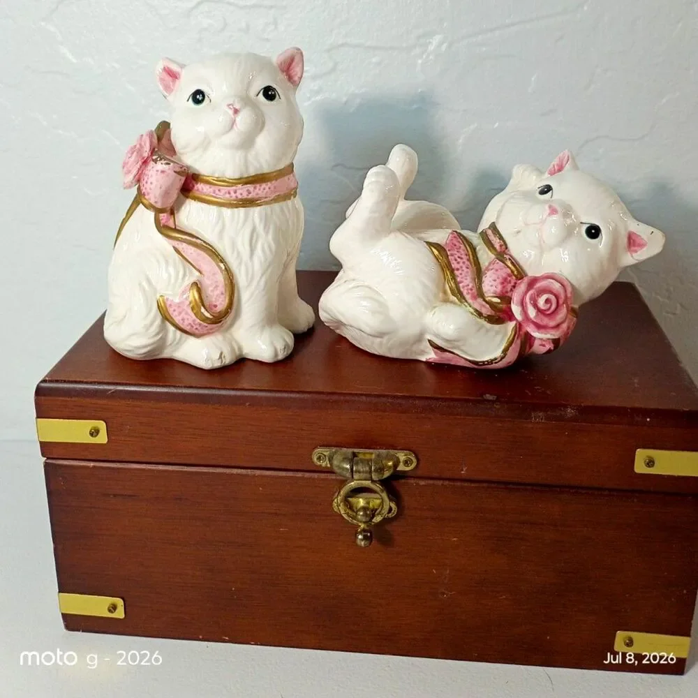 Ceramic Figurine Set White Persian Kittens adorned with pink ribbon collars~VTG~